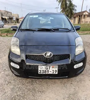 Toyota Vitz 1.3 FWD 5dr 2010 Black