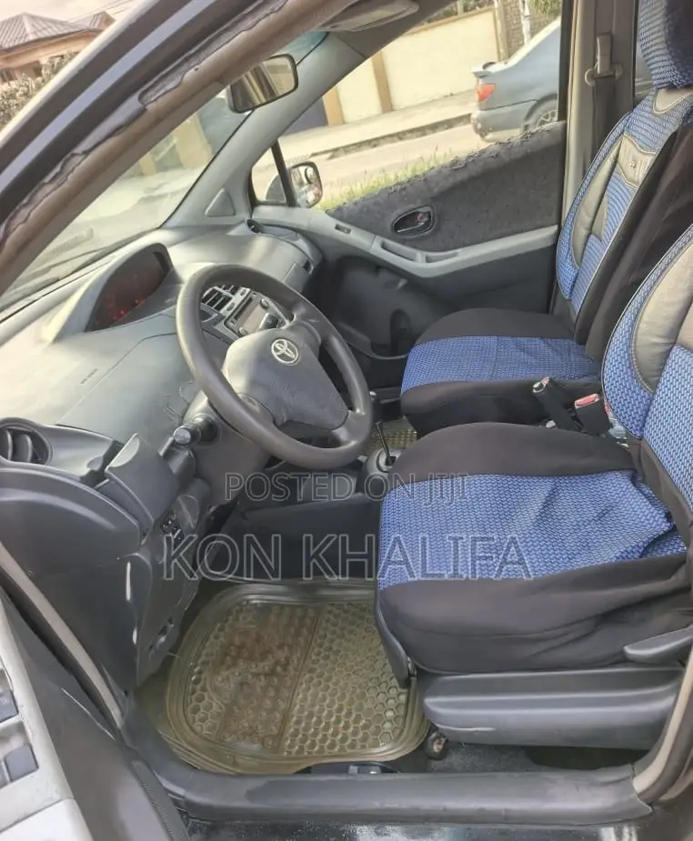 Toyota Vitz 1.3 FWD 5dr 2010 Black