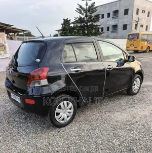 Toyota Vitz 1.3 FWD 5dr 2010 Black
