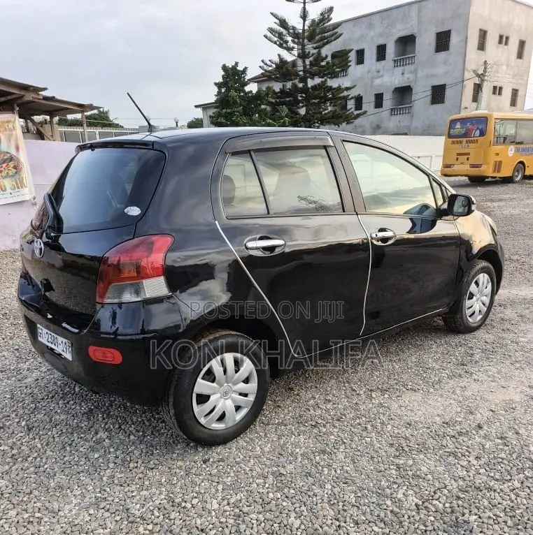 Toyota Vitz 1.3 FWD 5dr 2010 Black