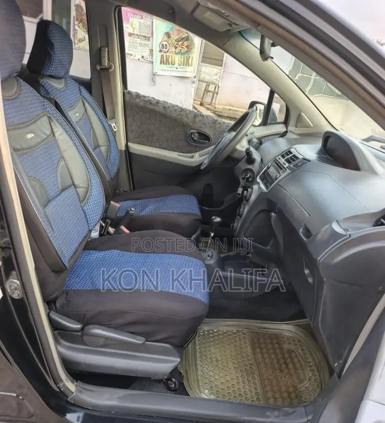 Toyota Vitz 1.3 FWD 5dr 2010 Black