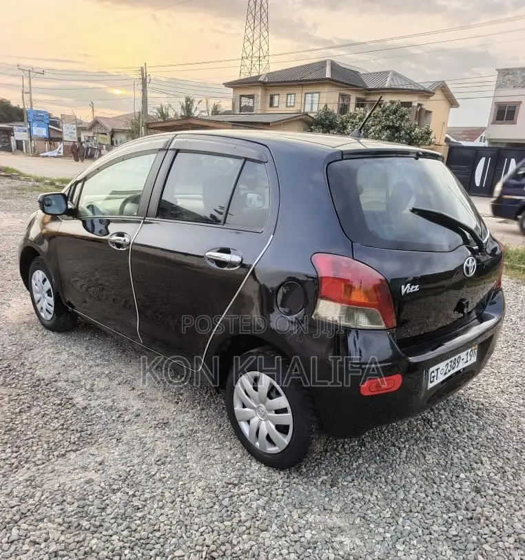 Toyota Vitz 1.3 FWD 5dr 2010 Black