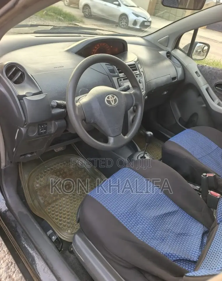 Toyota Vitz 1.3 FWD 5dr 2010 Black