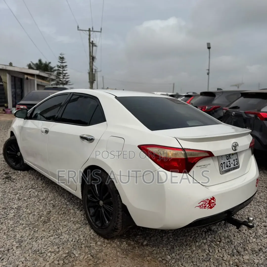 Toyota Corolla 2015 White