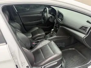 Hyundai Elantra Sport Sedan FWD (1.6L 4cyl 6M) 2017 Black