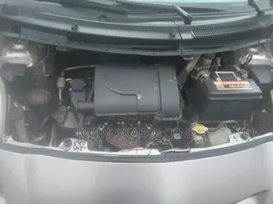 Toyota Vitz 2010 Silver