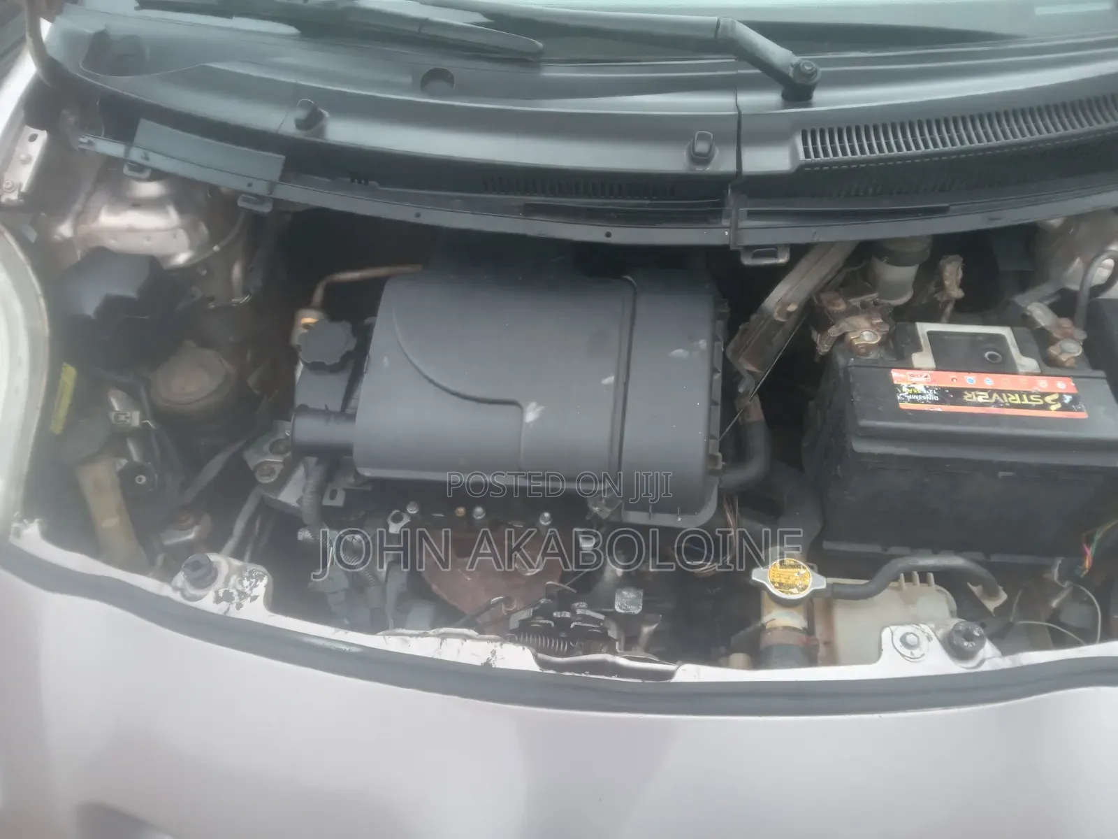 Toyota Vitz 2010 Silver