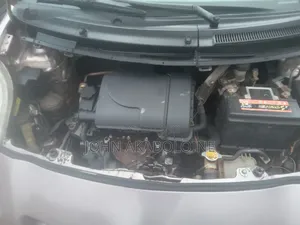 Toyota Vitz 2010 Silver