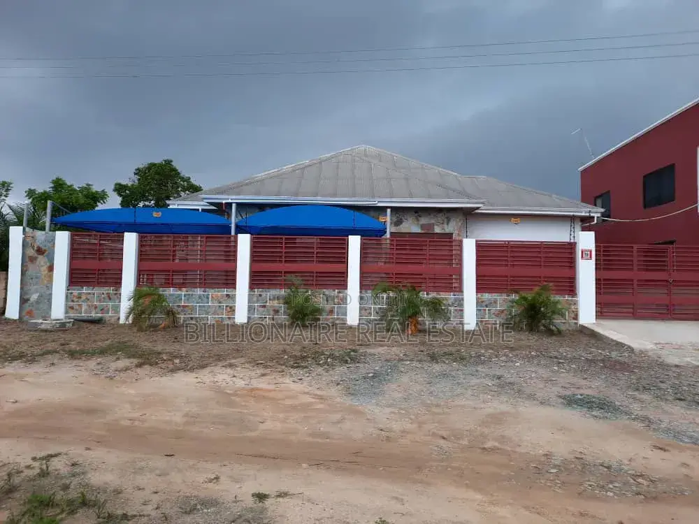 6bdrm Apartment in Aputuogya Abountem, Kumasi Metropolitan for sale