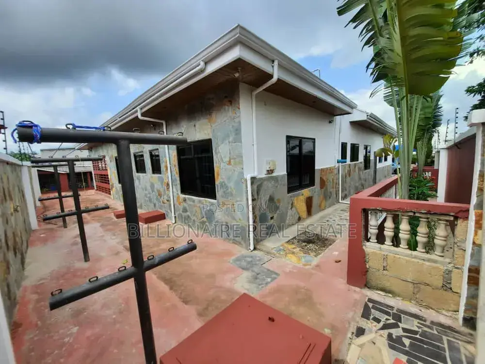 6bdrm Apartment in Aputuogya Abountem, Kumasi Metropolitan for sale