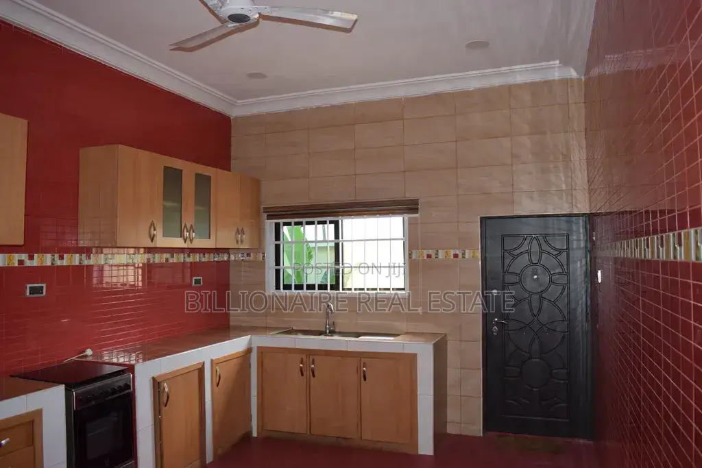 6bdrm Apartment in Aputuogya Abountem, Kumasi Metropolitan for sale