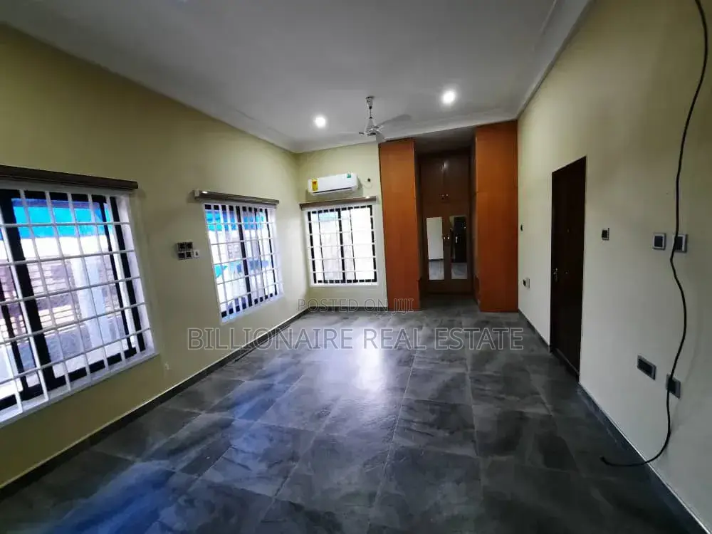 6bdrm Apartment in Aputuogya Abountem, Kumasi Metropolitan for sale