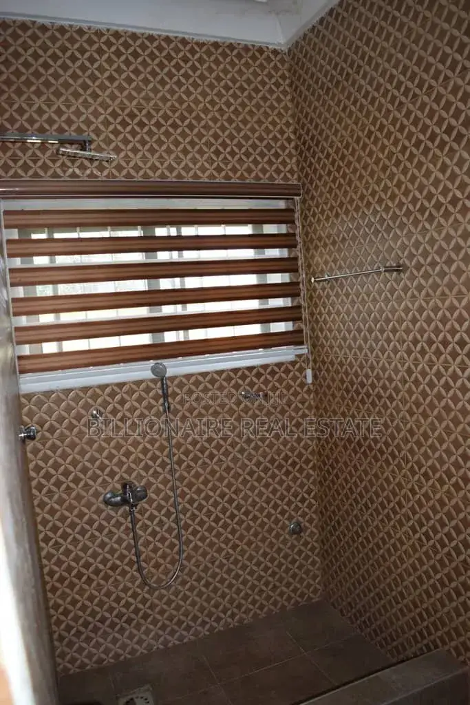 6bdrm Apartment in Aputuogya Abountem, Kumasi Metropolitan for sale