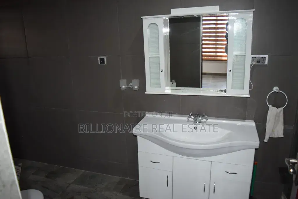 6bdrm Apartment in Aputuogya Abountem, Kumasi Metropolitan for sale