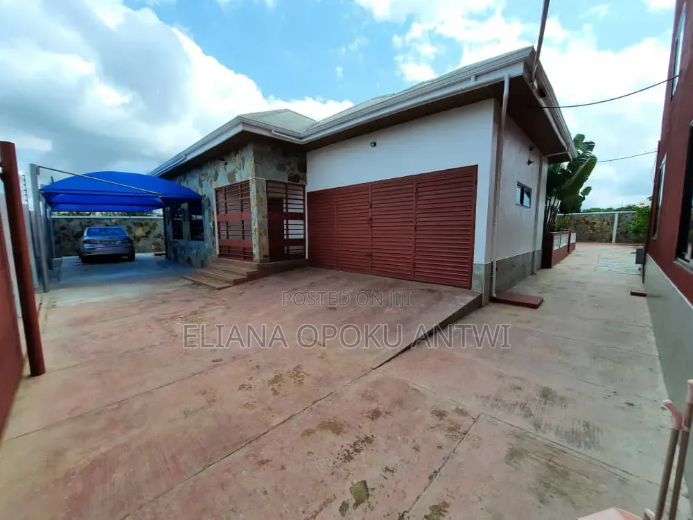 6bdrm Apartment in Aputuogya Abountem, Kumasi Metropolitan for sale