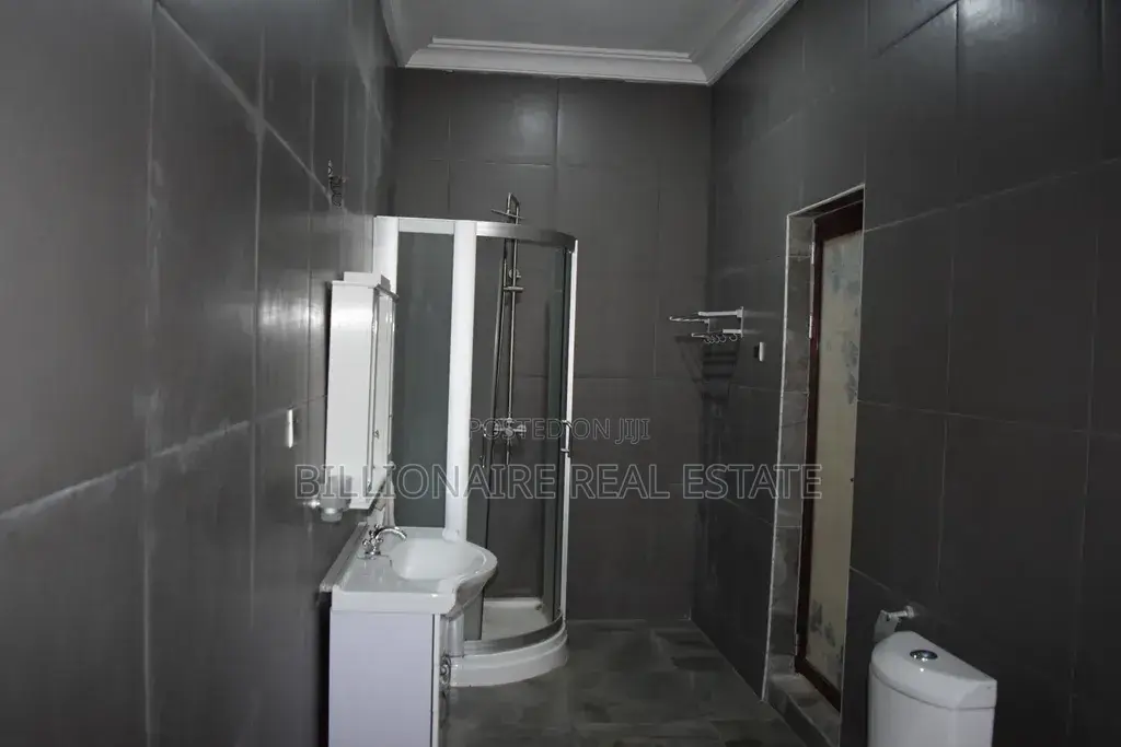 6bdrm Apartment in Aputuogya Abountem, Kumasi Metropolitan for sale