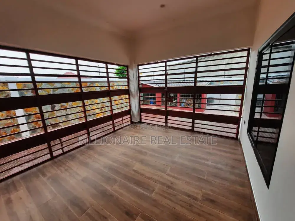 6bdrm Apartment in Aputuogya Abountem, Kumasi Metropolitan for sale