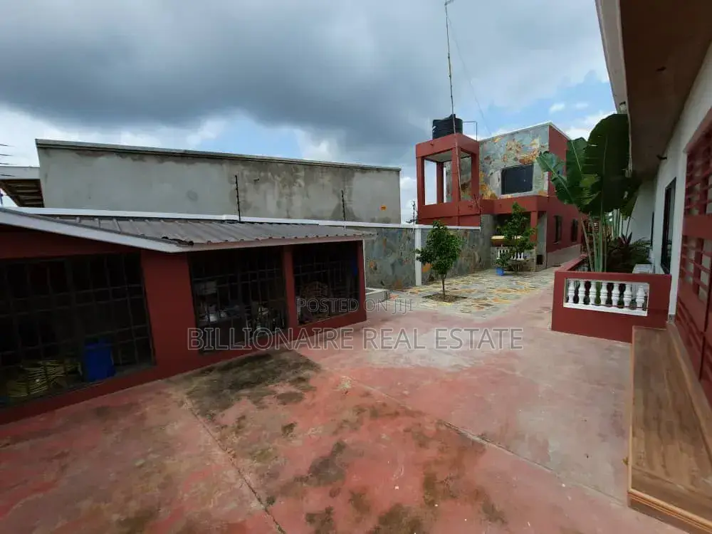 6bdrm Apartment in Aputuogya Abountem, Kumasi Metropolitan for sale