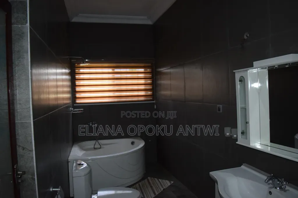 6bdrm Apartment in Aputuogya Abountem, Kumasi Metropolitan for sale
