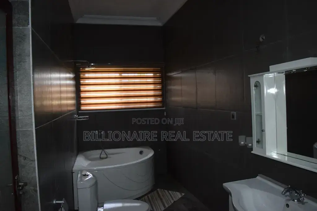 6bdrm Apartment in Aputuogya Abountem, Kumasi Metropolitan for sale