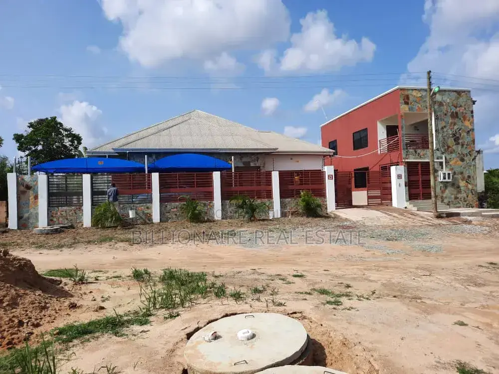 6bdrm Apartment in Aputuogya Abountem, Kumasi Metropolitan for sale