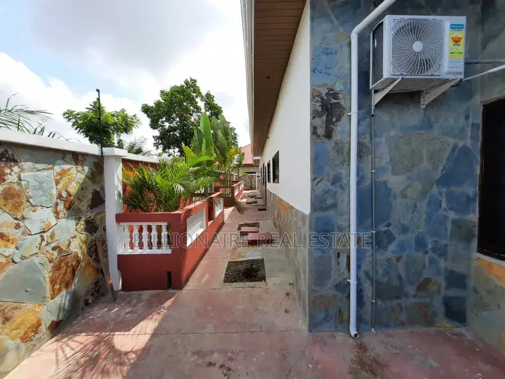 6bdrm Apartment in Aputuogya Abountem, Kumasi Metropolitan for sale