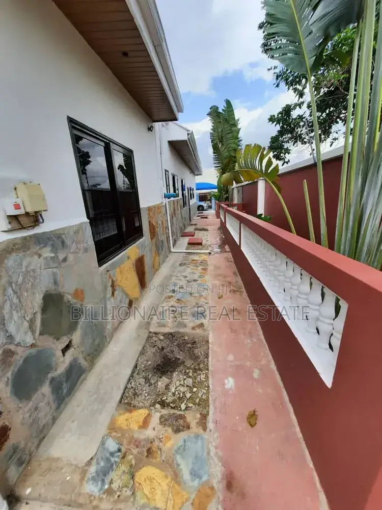 6bdrm Apartment in Aputuogya Abountem, Kumasi Metropolitan for sale