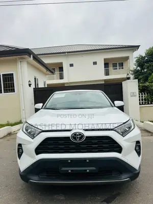 Toyota RAV4 XLE AWD 2023 White