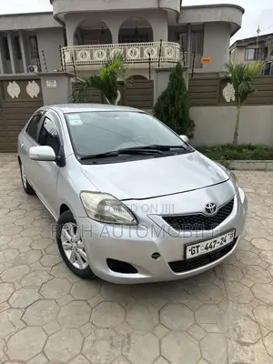 Toyota Belta 2010 Silver