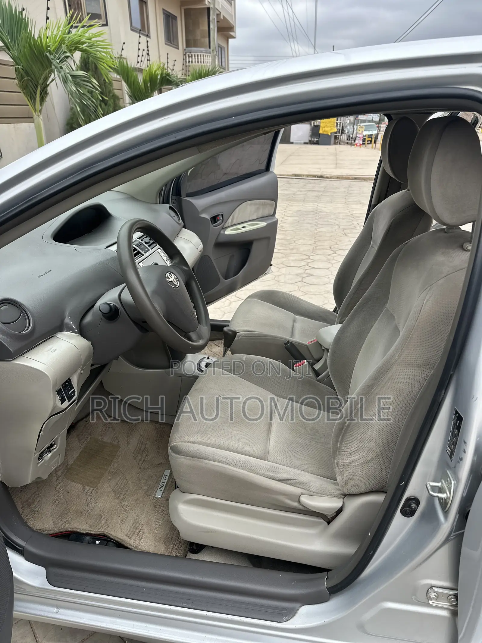 Toyota Belta 2010 Silver