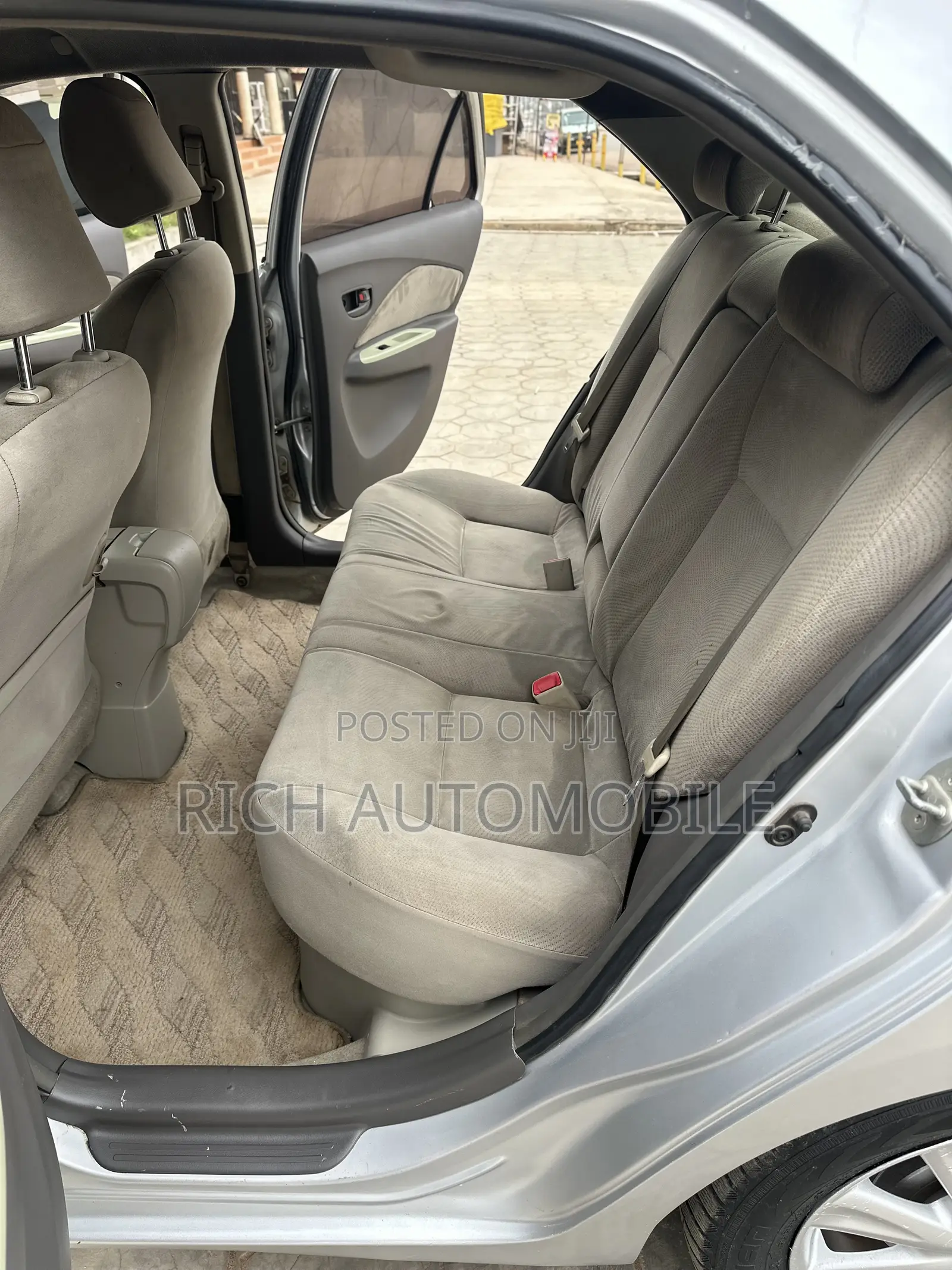 Toyota Belta 2010 Silver