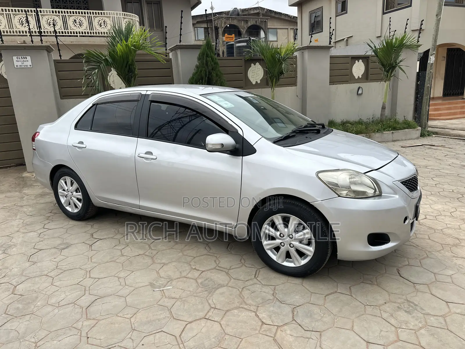 Toyota Belta 2010 Silver