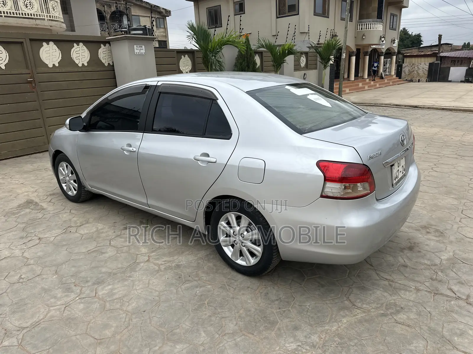 Toyota Belta 2010 Silver