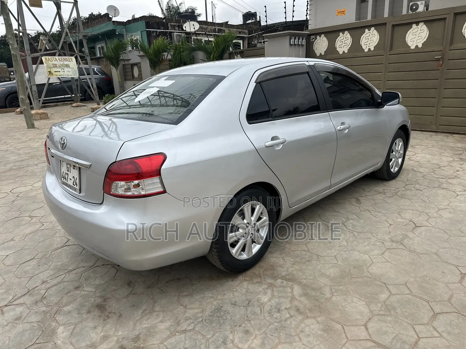 Toyota Belta 2010 Silver