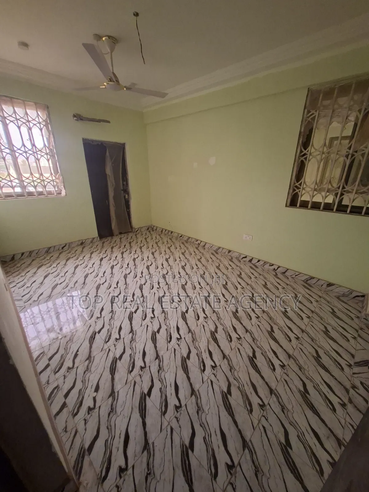 2bdrm Apartment in Madina, Zongo Junction for rent