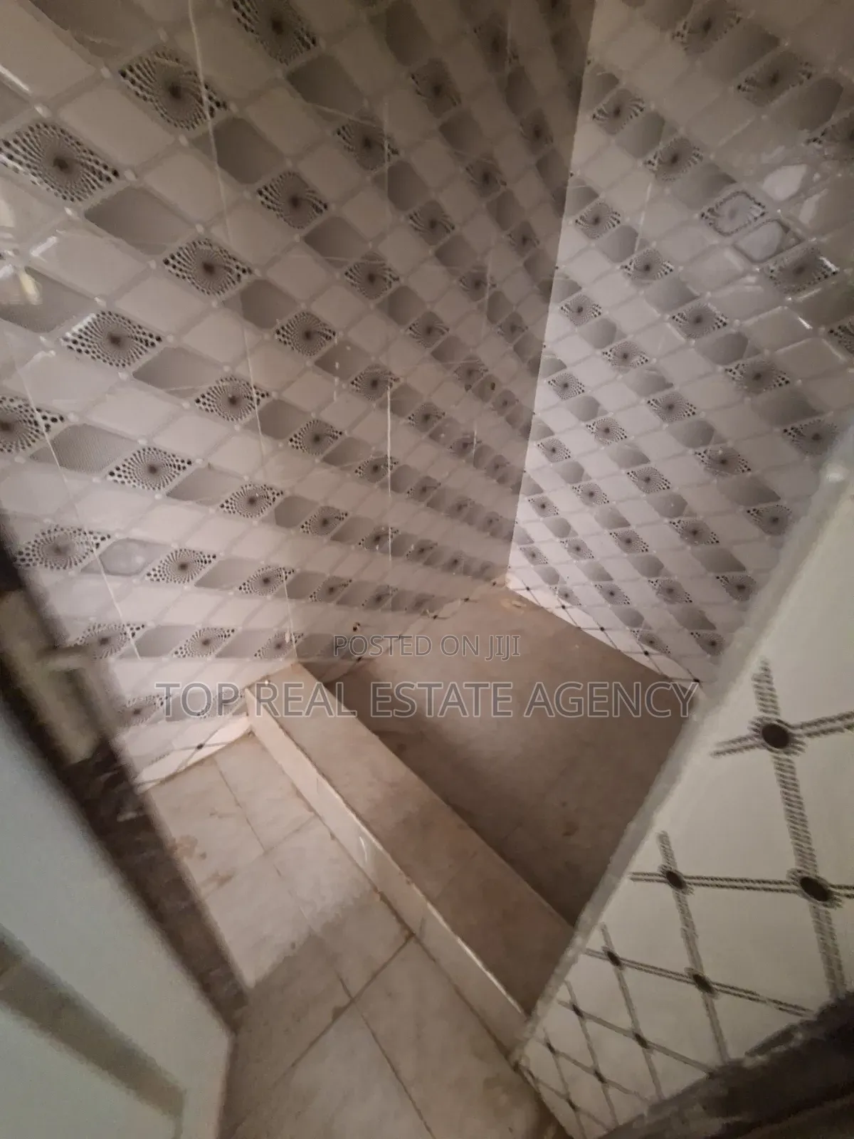 2bdrm Apartment in Madina, Zongo Junction for rent