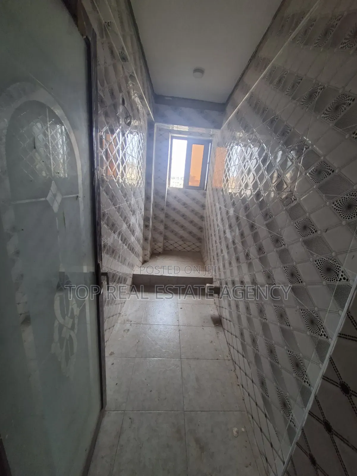 2bdrm Apartment in Madina, Zongo Junction for rent