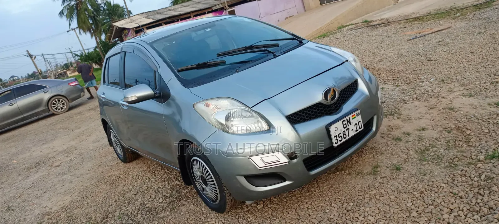 Toyota Vitz 1.3 FWD 5dr 2010 Gray