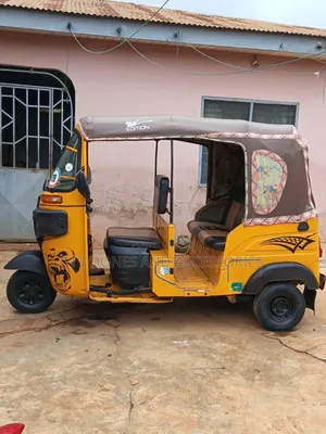 Bajaj RE 2024 Yellow