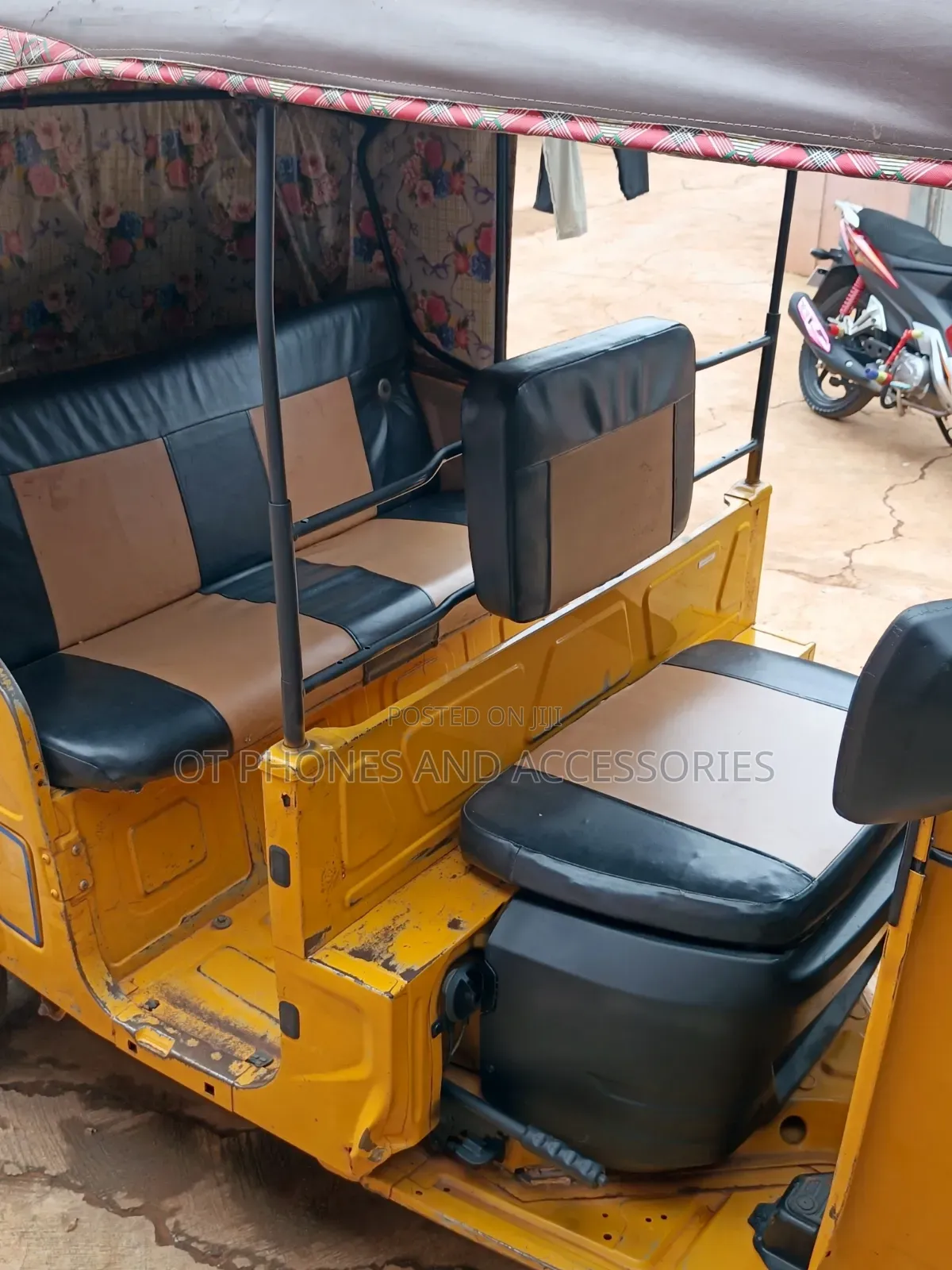 Bajaj RE 2024 Yellow