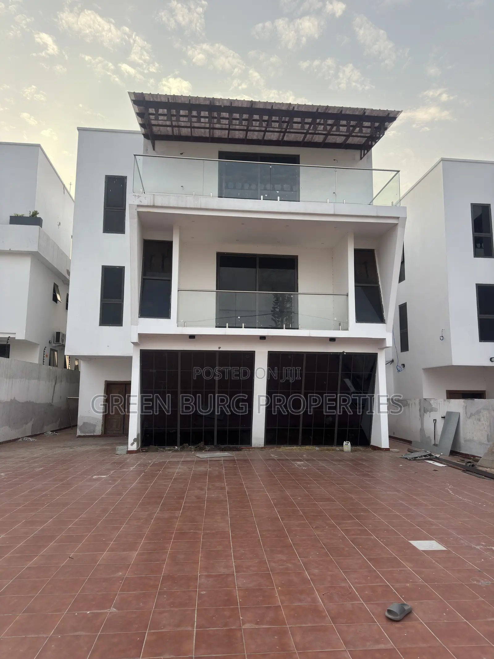 5bdrm House in Green, East Legon for sale
