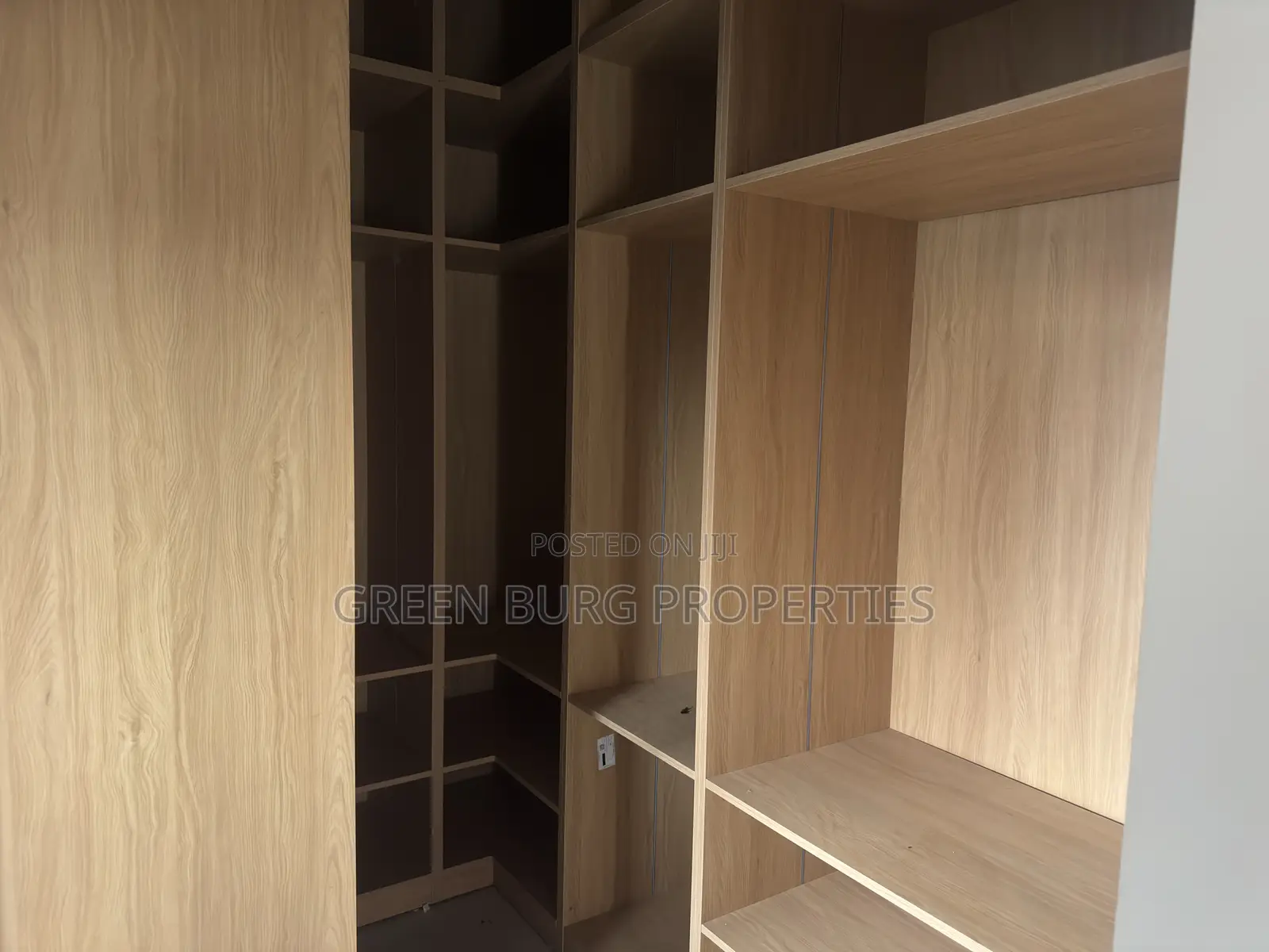 5bdrm House in Green, East Legon for sale