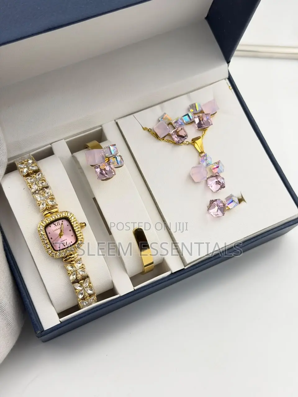 Ladies Watch Luxurious Jewelery