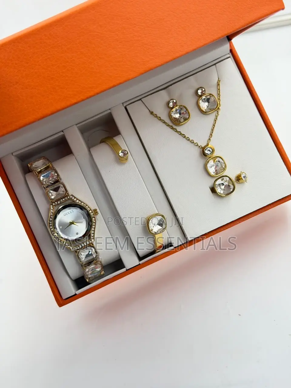 Ladies Watch Luxurious Jewelery