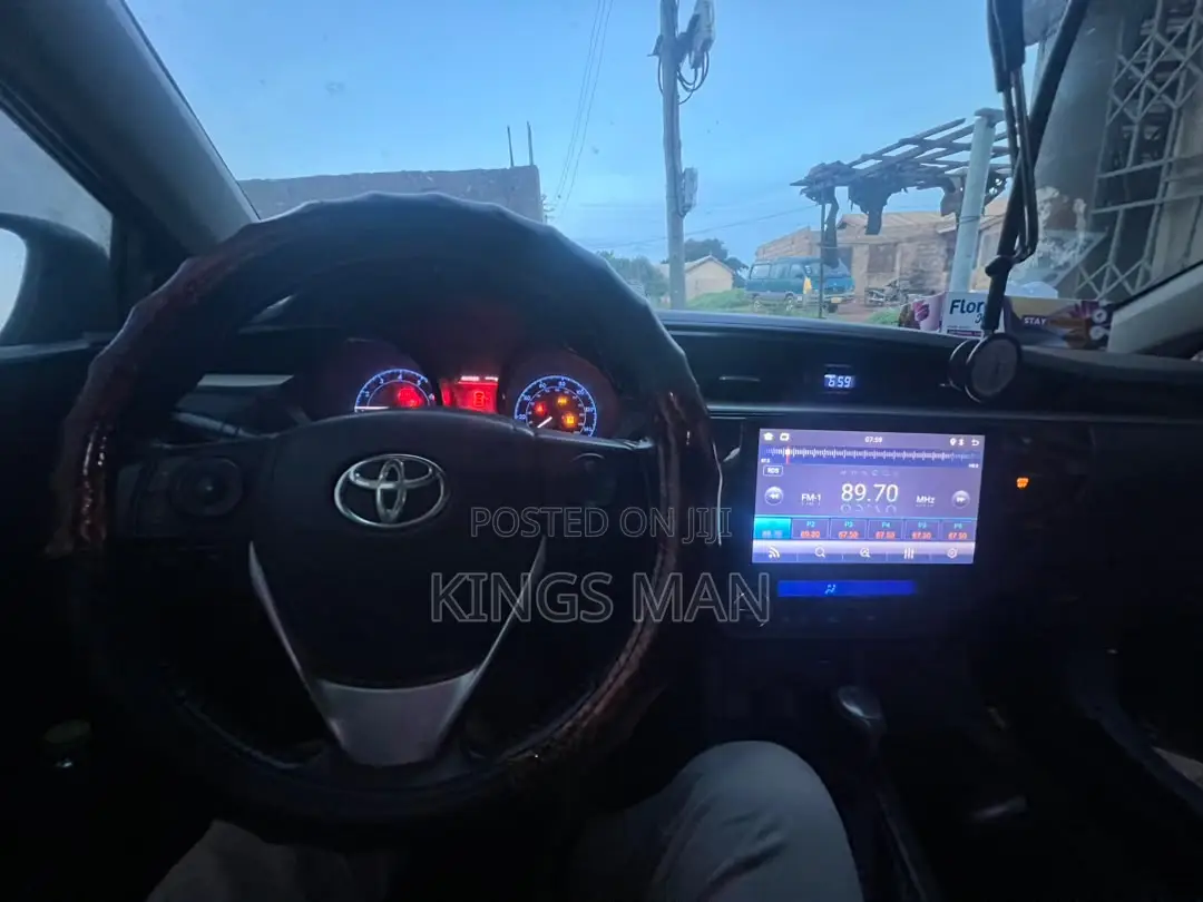 Toyota Corolla LE 4dr Sedan (1.8L 4cyl CVT) 2016 Gray