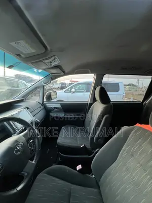 Toyota Voxy 2012