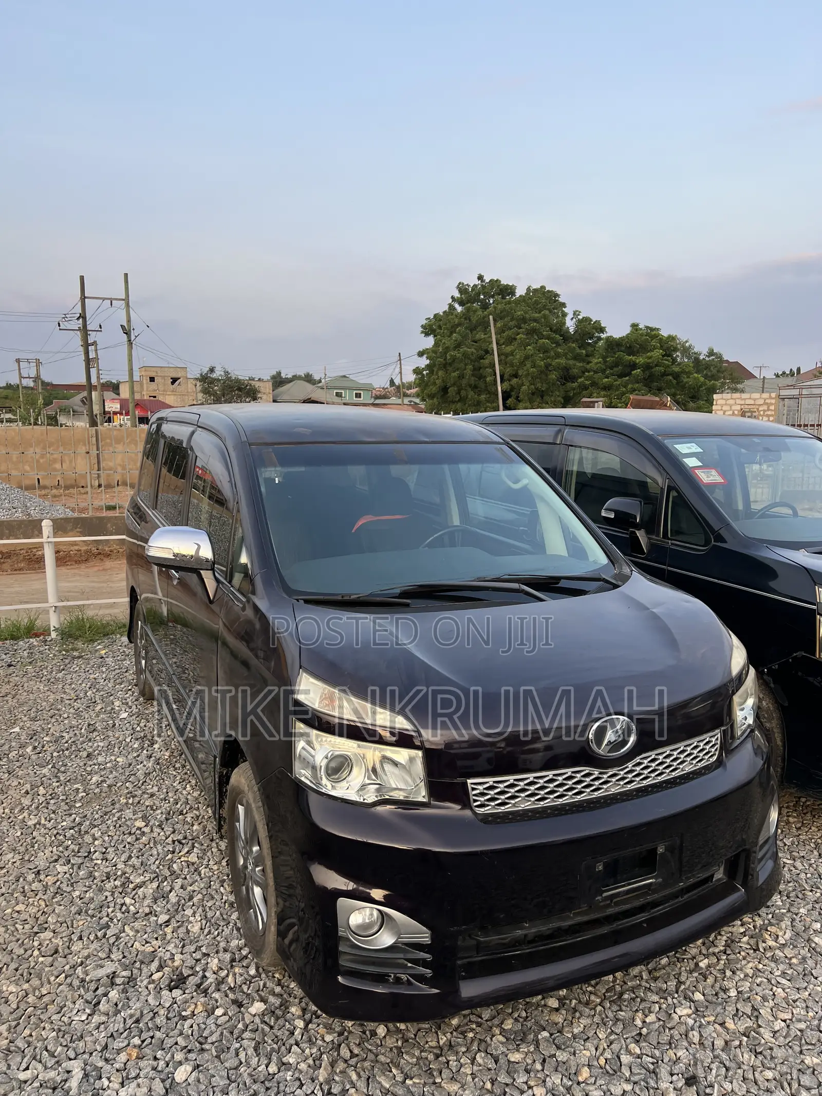 Toyota Voxy 2012