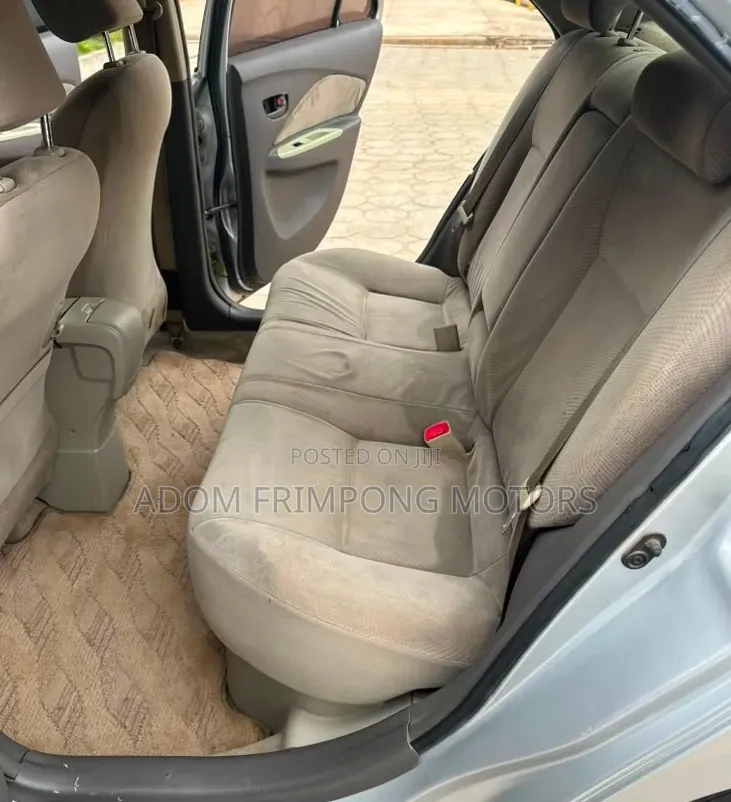 Toyota Belta 2010 Silver