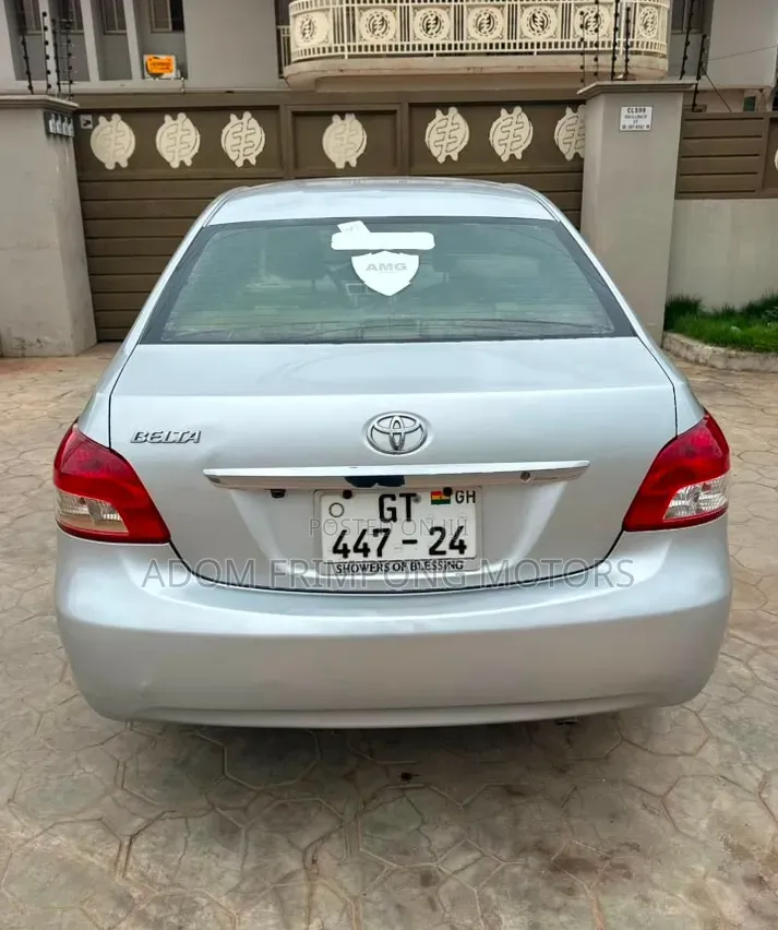 Toyota Belta 2010 Silver