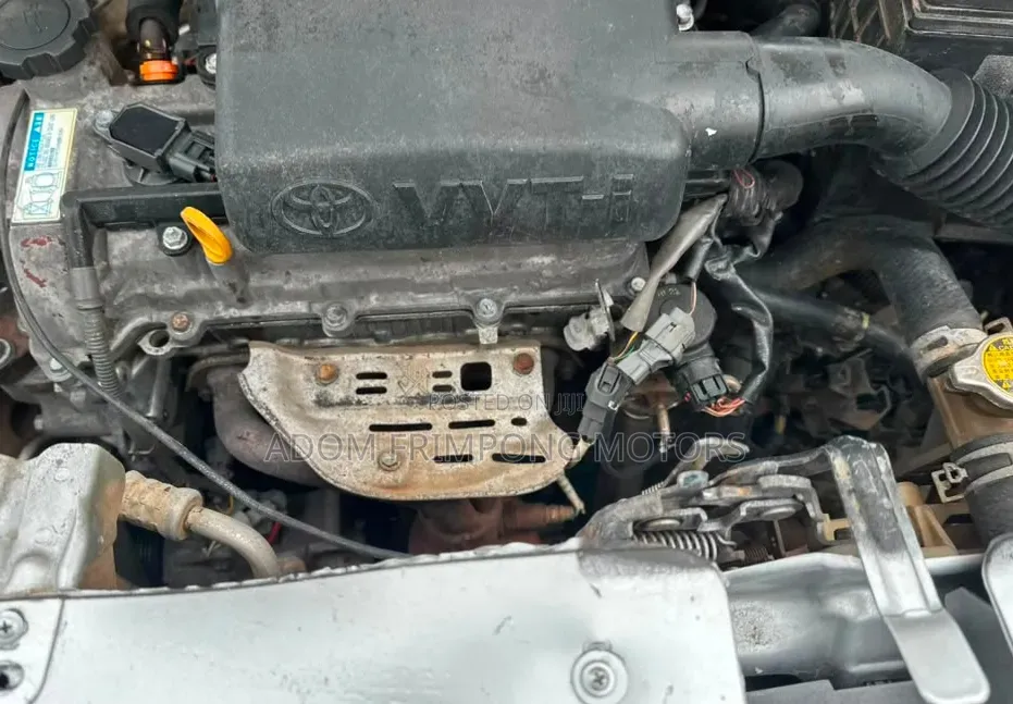 Toyota Belta 2010 Silver